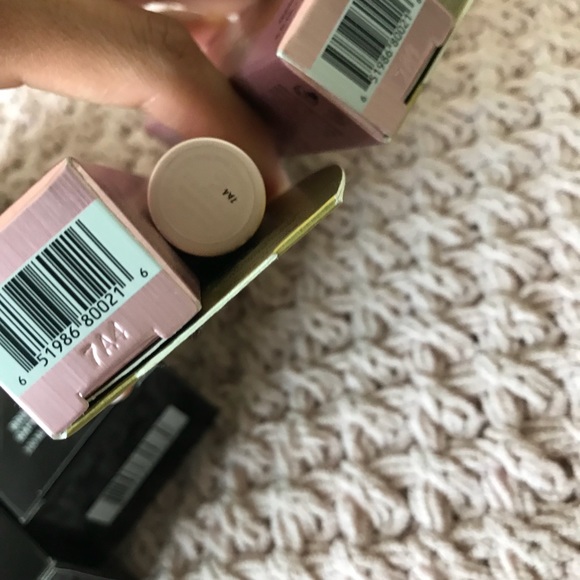 Makeup Bundle - Picture 2 of 4